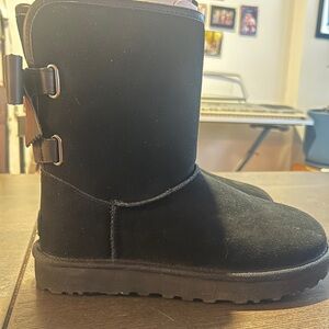 UGG Bailey Short w/ Leather Bow - New in Box